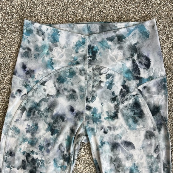Lululemon Align High Rise Kaleidofloral Multicolor 25” Leggings, Size 6 - Picture 3 of 8